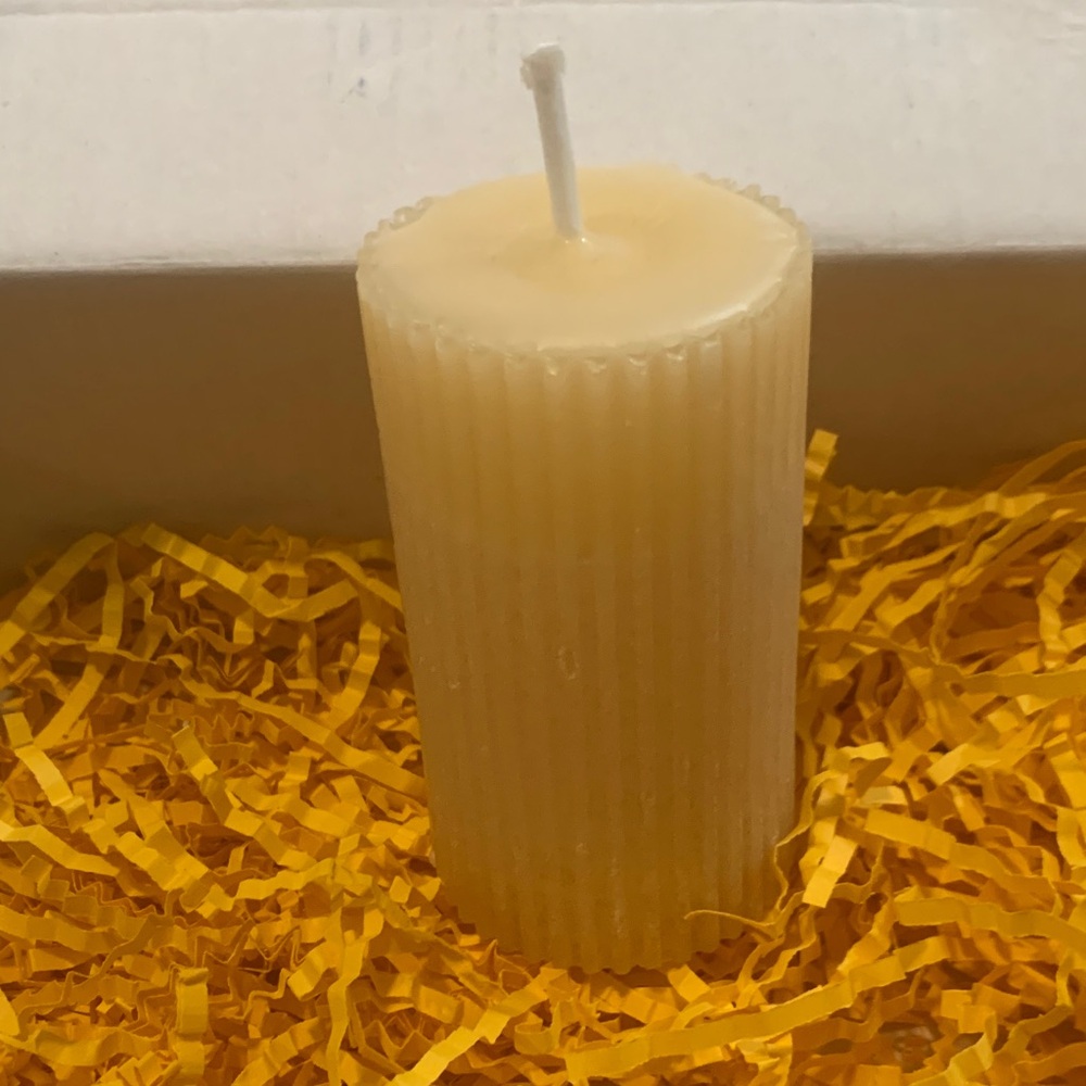 Handmade Cream Ribbed Beeswax 🐝 Candle